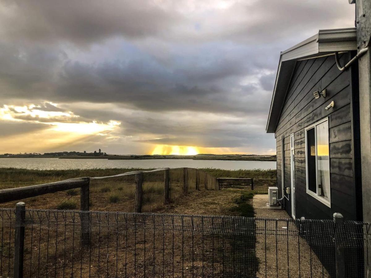 Coorong Island Retreat - Farm Stay At Pet Friendly Property Meningie Dış mekan fotoğraf